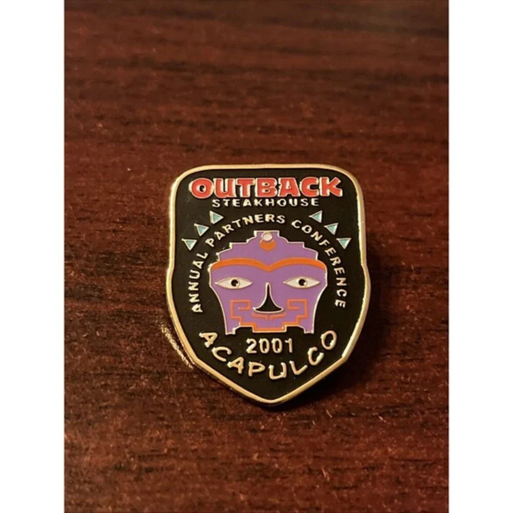 Outback Steakhouse Acapulco Annual Partners Conference 2001 Mask‎ Lapel Hat Pin
